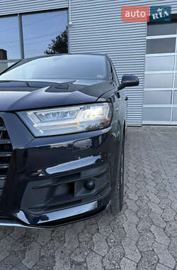 Позашляховик / Кросовер Audi Q7 2016 в 