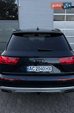Позашляховик / Кросовер Audi Q7 2016 в 