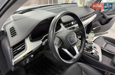 Позашляховик / Кросовер Audi Q7 2018 в 