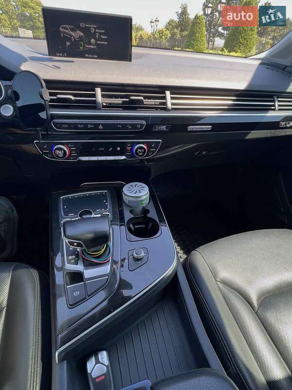 Внедорожник / Кроссовер Audi Q7 2015 в Измаиле