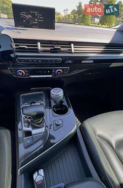 Внедорожник / Кроссовер Audi Q7 2015 в 