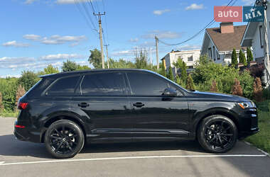 Позашляховик / Кросовер Audi Q7 2021 в 