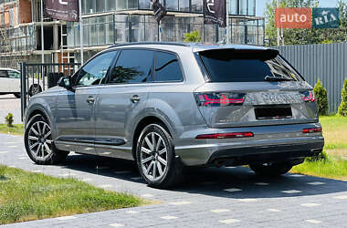 Внедорожник / Кроссовер Audi Q7 2017 в 
