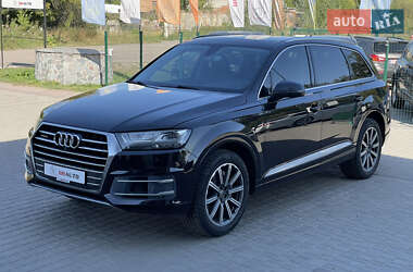 Внедорожник / Кроссовер Audi Q7 2015 в 