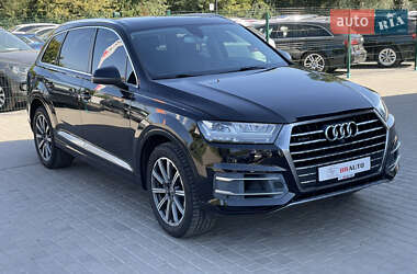 Внедорожник / Кроссовер Audi Q7 2015 в 