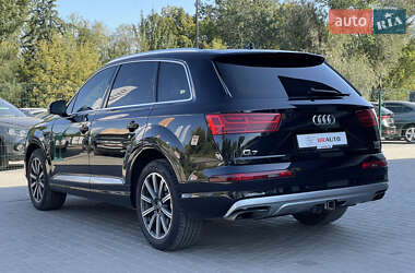 Внедорожник / Кроссовер Audi Q7 2015 в 