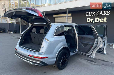 Позашляховик / Кросовер Audi Q7 2019 в 