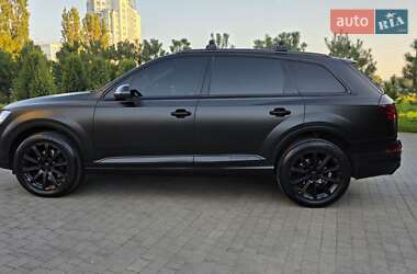 Позашляховик / Кросовер Audi Q7 2015 в 