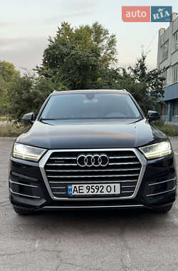 Позашляховик / Кросовер Audi Q7 2015 в Дніпрі