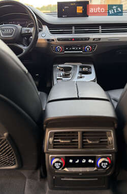 Внедорожник / Кроссовер Audi Q7 2015 в 