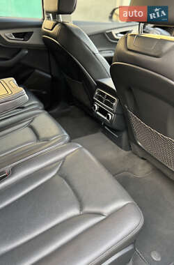 Внедорожник / Кроссовер Audi Q7 2015 в 