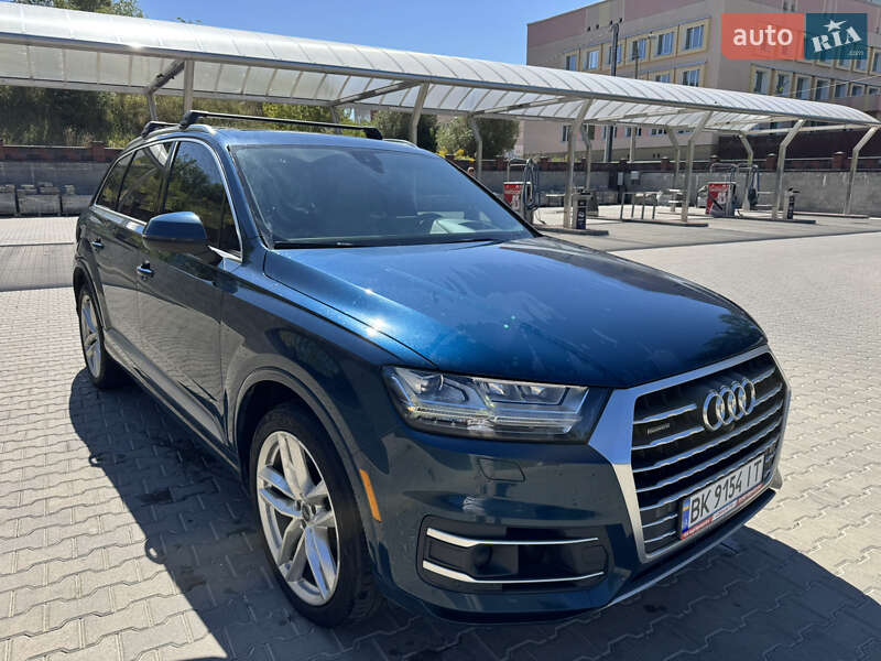 Внедорожник / Кроссовер Audi Q7 2018 в 