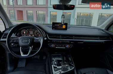 Внедорожник / Кроссовер Audi Q7 2017 в 