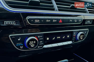 Внедорожник / Кроссовер Audi Q7 2017 в 