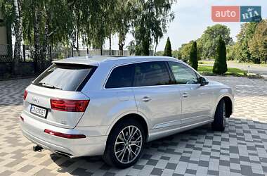 Позашляховик / Кросовер Audi Q7 2017 в 
