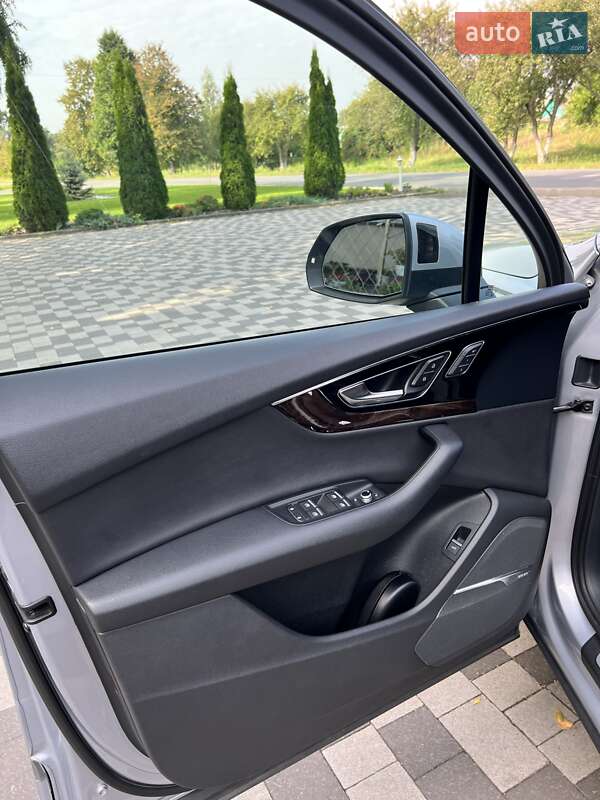 Внедорожник / Кроссовер Audi Q7 2017 в Нежине