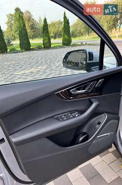 Позашляховик / Кросовер Audi Q7 2017 в 