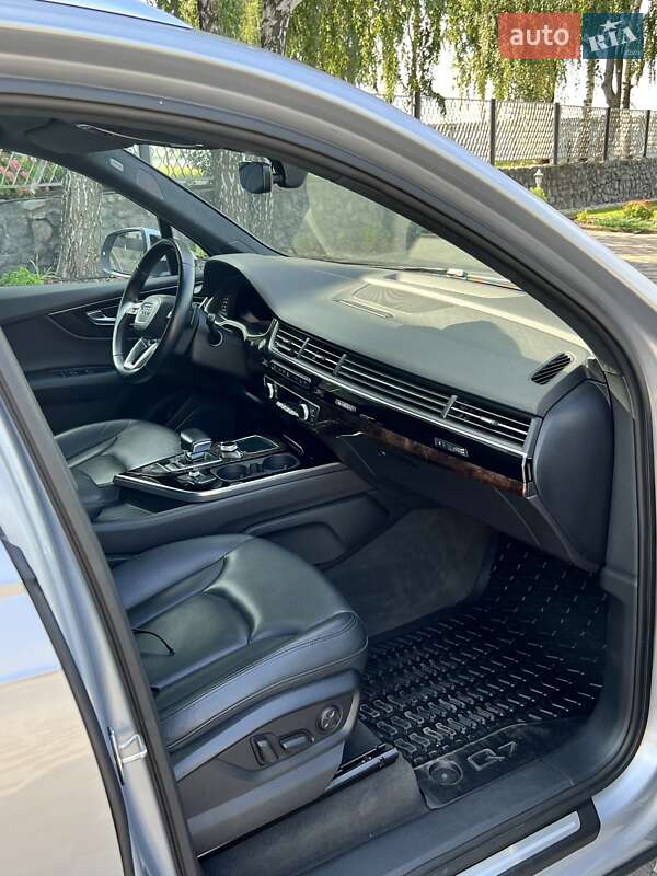 Внедорожник / Кроссовер Audi Q7 2017 в Нежине