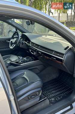 Позашляховик / Кросовер Audi Q7 2017 в 