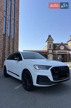 Позашляховик / Кросовер Audi Q7 2022 в 