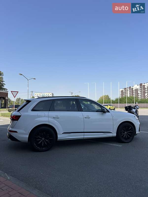 Позашляховик / Кросовер Audi Q7 2022 в Києві