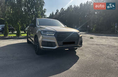 Позашляховик / Кросовер Audi Q7 2018 в 