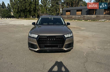Позашляховик / Кросовер Audi Q7 2018 в 