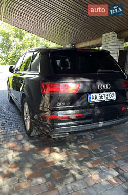 Внедорожник / Кроссовер Audi Q7 2016 в 