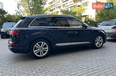 Внедорожник / Кроссовер Audi Q7 2016 в 