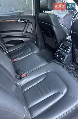 Позашляховик / Кросовер Audi Q7 2010 в 