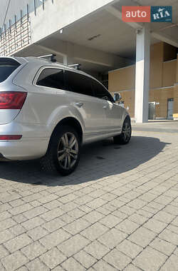 Позашляховик / Кросовер Audi Q7 2010 в 