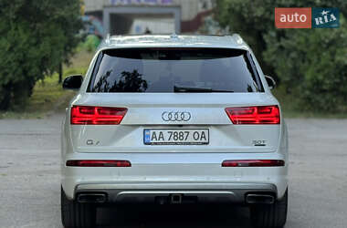 Позашляховик / Кросовер Audi Q7 2016 в 