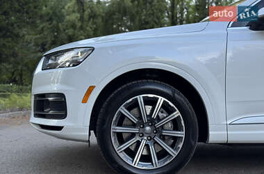Позашляховик / Кросовер Audi Q7 2016 в 