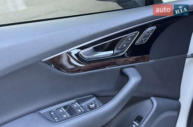 Позашляховик / Кросовер Audi Q7 2016 в 