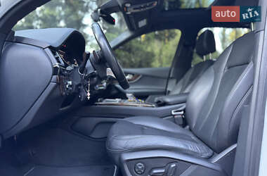 Позашляховик / Кросовер Audi Q7 2016 в 