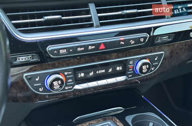 Позашляховик / Кросовер Audi Q7 2016 в 