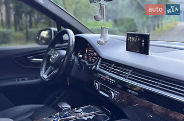 Позашляховик / Кросовер Audi Q7 2016 в 