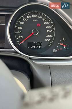 Позашляховик / Кросовер Audi Q7 2013 в 