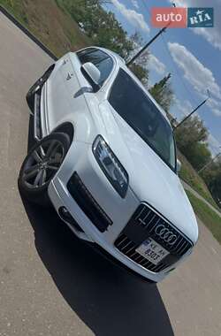 Позашляховик / Кросовер Audi Q7 2013 в 