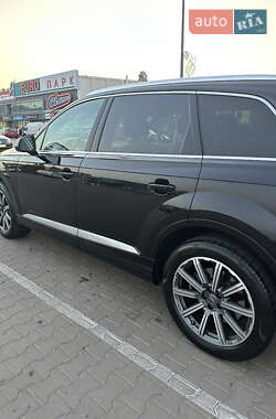 Позашляховик / Кросовер Audi Q7 2016 в 