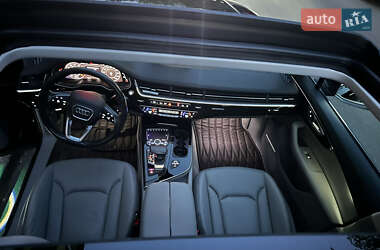 Позашляховик / Кросовер Audi Q7 2016 в 