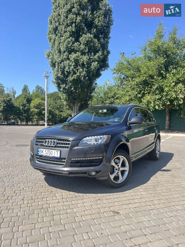 Позашляховик / Кросовер Audi Q7 2015 в 