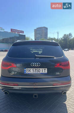 Позашляховик / Кросовер Audi Q7 2015 в 