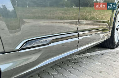 Позашляховик / Кросовер Audi Q7 2021 в 