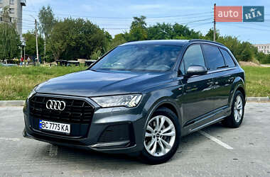 Позашляховик / Кросовер Audi Q7 2021 в 