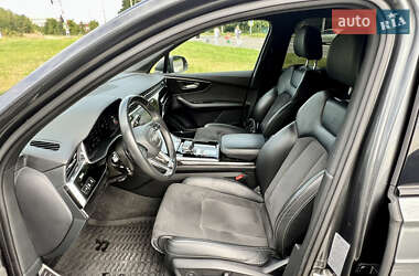Позашляховик / Кросовер Audi Q7 2021 в 