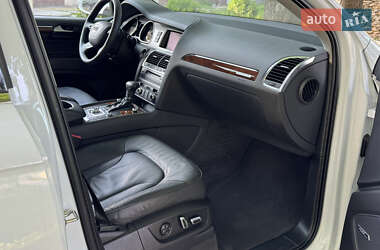 Позашляховик / Кросовер Audi Q7 2012 в 