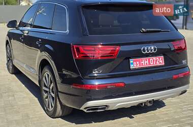 Внедорожник / Кроссовер Audi Q7 2016 в 