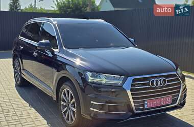 Внедорожник / Кроссовер Audi Q7 2016 в 