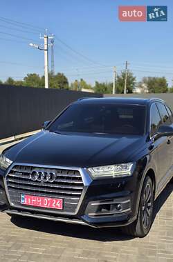 Внедорожник / Кроссовер Audi Q7 2016 в 